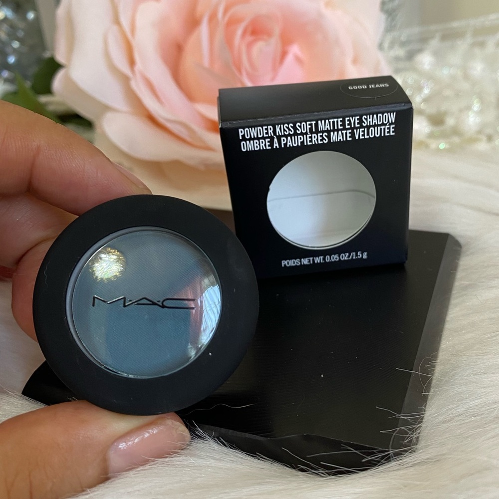 MAC Eye Shadow Powder Kiss Soft Matte *GOOD JEANS* / .05 oz